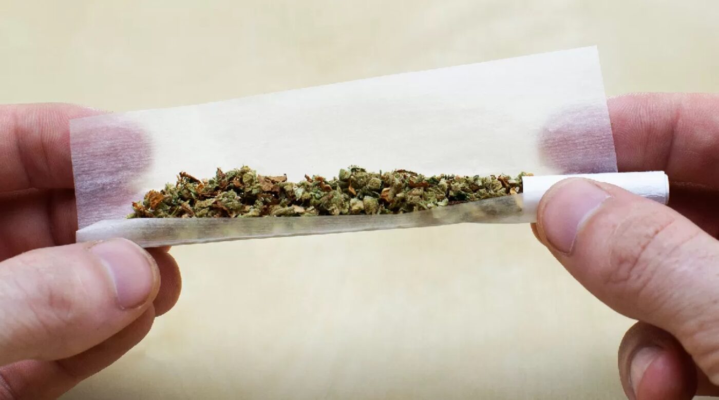 How to roll weed
