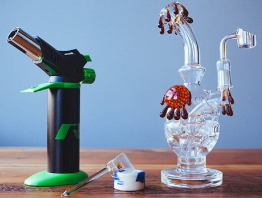 Dab rig vs bong 22 530x400 - Difference Between a Dab Rig and a Bong