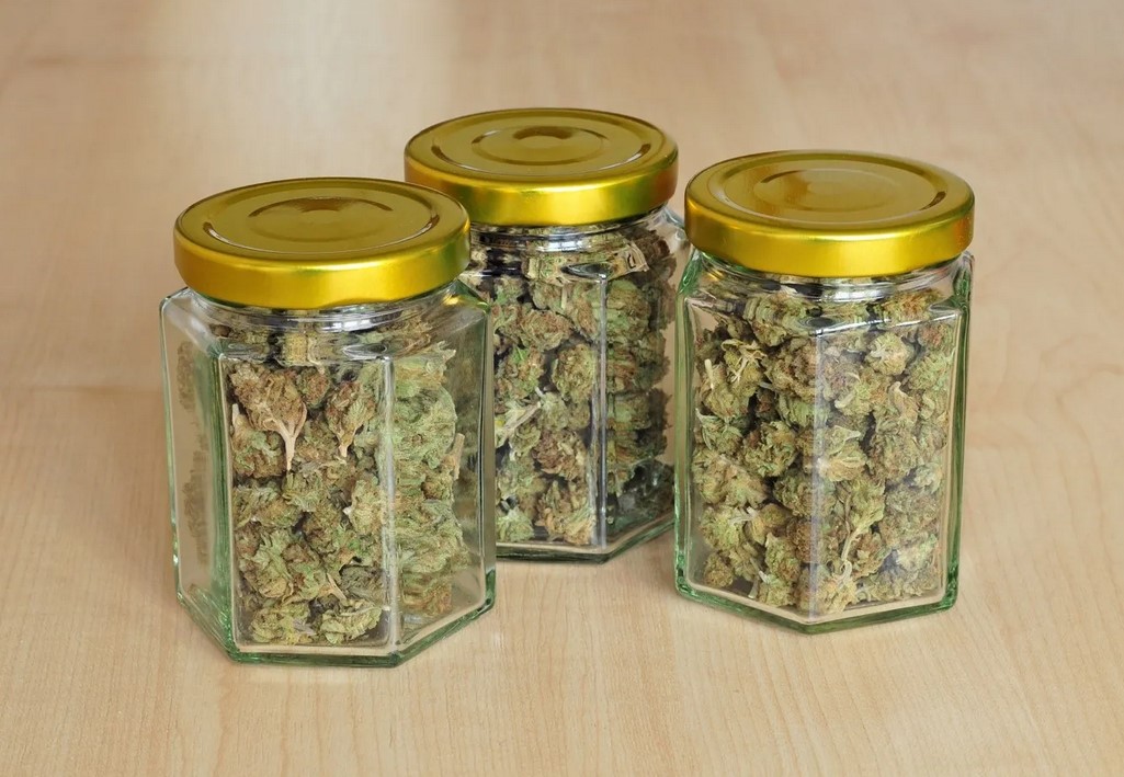 marijuana packaging how to keep cannabis fresh 3 - Marijuana Packaging: How to Keep Cannabis Fresh